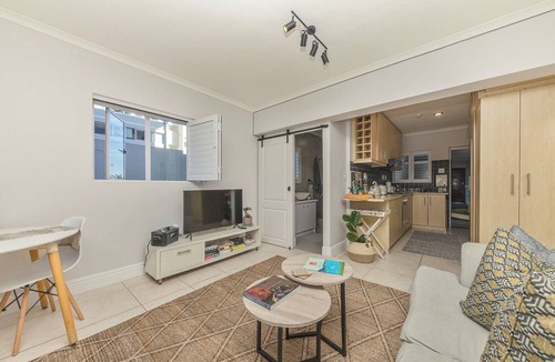 Mouille Point Apartment | Mouille Point Studio including welcome basket