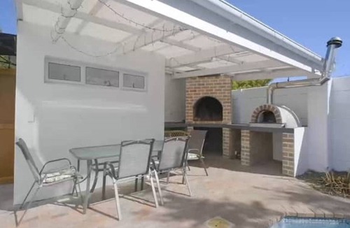Constantia House | Mount View. Luxury 3 bed villa with pool