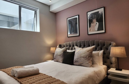 Bo'Kaap Apartment | Mountain and City Views from Cloud Nine-Rooftop Deck