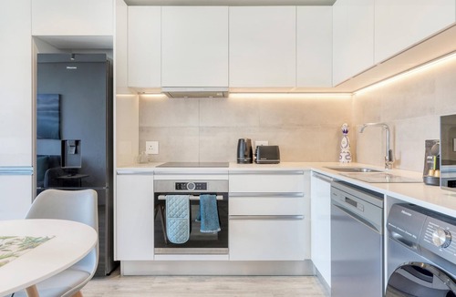 Bo'Kaap Apartment | Mountain and Seaview apartment in De Waterkant Strand Street