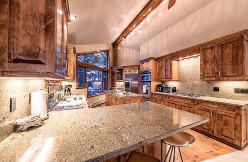 Lower Kingsbury House | Mountain Escape | Decks-EV Charger-Spa | Sleeps 10