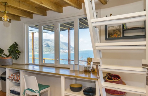 Fish Hoek House | Mountain King cottage- watch the oceans from top of the world