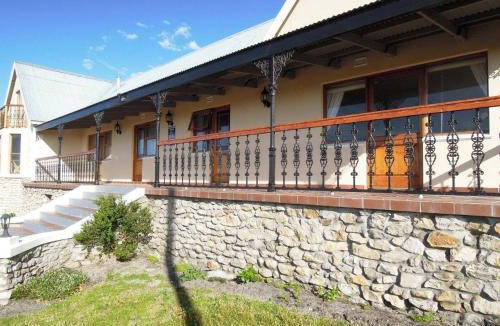 Betty's Bay House | Mountain Mist
