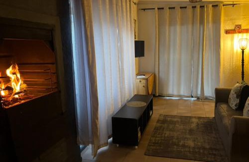 Gordons Bay Central Apartment | Mountain Views, beach walks, heart of old village