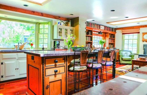 Penngrove Villa | MTV Cribs, Live like a rock star.
