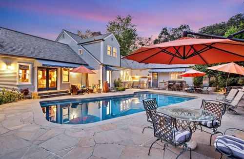 Penngrove Villa | MTV Cribs, Live like a rock star.