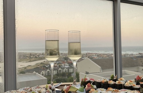 Muizenberg Apartment | Muizenberg Escape; Serene Ocean Views from The Mountainside