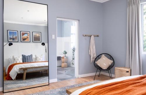 Muizenberg Apartment | Muizies Peak - Walk to Beach - No Load Shedding