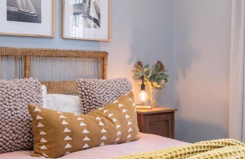 Muizenberg Apartment | Muizies Peak - Walk to Beach - No Load Shedding