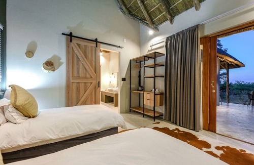 Beestekraal Cabin | Mziki Safari Lodge