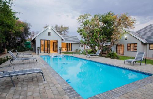 Madibeng Cabin | Naledi@53 Private Game Farm