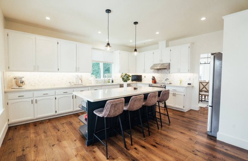 Napa House | Napa Valley Oasis Luxe Outdoor TV Lounge & Fire Pit Centrally Located