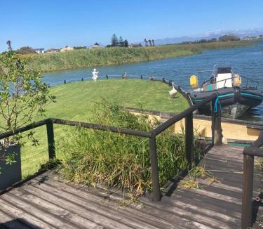 Grassy Park House | Nature's Rest