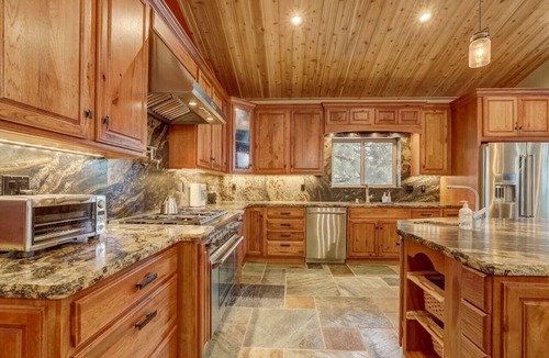 Tahoe Paradise House | Navahoe Nest - Large Luxury Home w Hot Tub