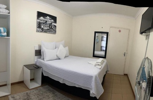 UPhongolo Bed & Breakfast | Ncotshane BnB