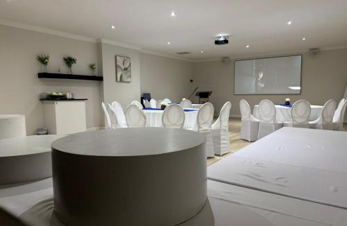 Komani Bed & Breakfast | Ndaba Golf Lodge & Hello Beautiful Day Spa