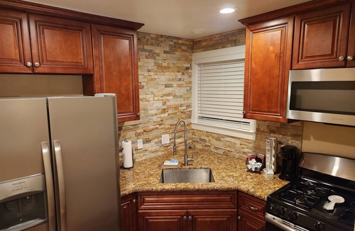 Sacramento House | Near Downtown – Catch a Game, Soak in the Hot Tub & Explore