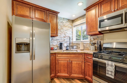 Sacramento House | Near Downtown – Catch a Game, Soak in the Hot Tub & Explore