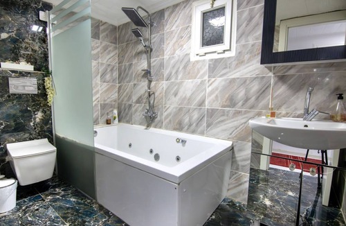 Gaziemir House | Near to airport premium romantic big Roof with barbecue jakuzi and sport area