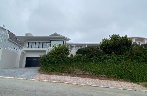Herolds Bay House | Nearby Herolds Bay Self-Catering Guest House