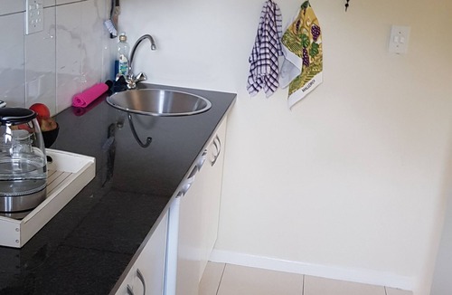 Somerset West House | Neat, modern, comfy and secure apartment with a leafy garden and parking.