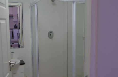 Claremont Apartment | Neat Modern Studio in Safe Complex in the Heart of Claremont
