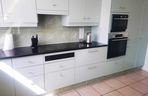 Simon's Town House | Neptunes Seat - Garden Paradise with Ocean Views