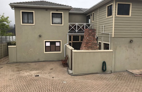 Fish Hoek House | Nestled Mountainside with Oceanview