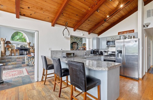 Geyserville Villa | NEW! Adventure Alexander Valley Lodge with Pool & Hot tub