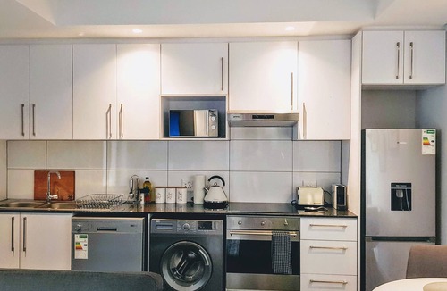 Cape Town City Centre Apartment | ⭐NEW⭐Central | Uncapped Wifi | Pool | Gym | Free Parking | Security Guards