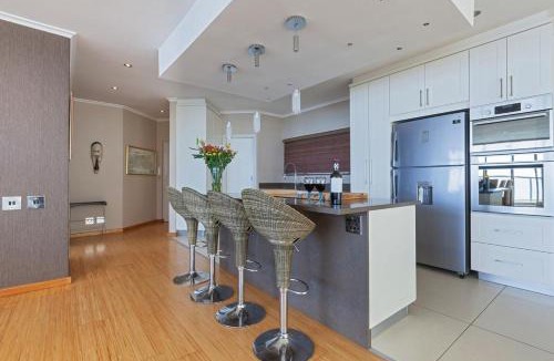 Mouille Point Apartment | New Cumberland 501 by CTHA