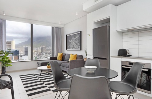 Bo'Kaap Apartment | New De Waterkant Apartment with Mountain Views
