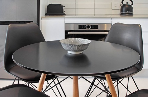 Bo'Kaap Apartment | New De Waterkant Apartment with Mountain Views