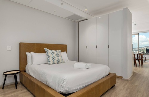 Bo'Kaap Apartment | New De Waterkant Apartment with Mountain Views