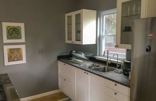 Lagunitas-Forest Knolls Apartment | New Earth Treehouse Studio with Full Kitchen & Own Deck