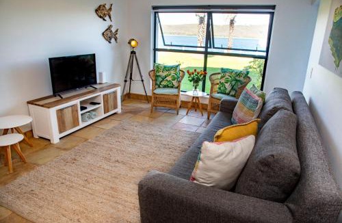 Knysna Central Apartment | NEW LISTING - 4 Laguna Grove - Life On The Water