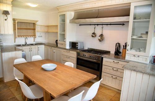 Knysna Central Apartment | NEW LISTING - 4 Laguna Grove - Life On The Water