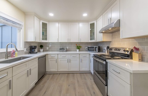 Fair Oaks House | NEW Luxury 3B/1B in Menlo Park - Near Stanford, FB