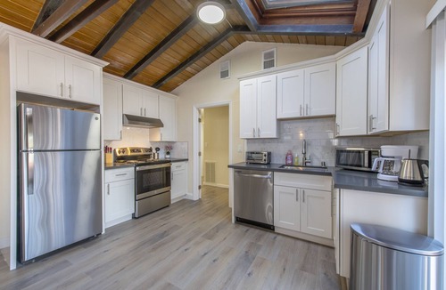 Fair Oaks House | NEW Luxury 3B/2B in Menlo Park - near Stanford, FB