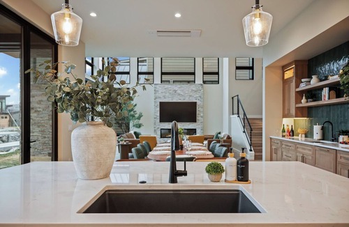 Chelan House | New Luxury Lakefront home Rooftop Deck Chef's Kitchen Spa Amenities Dock