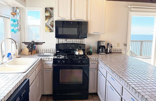 Dillon Beach House | NEW! Ocean View! Dillon Beach Retreat! Hot Tub & Game Room! Bella Oceana