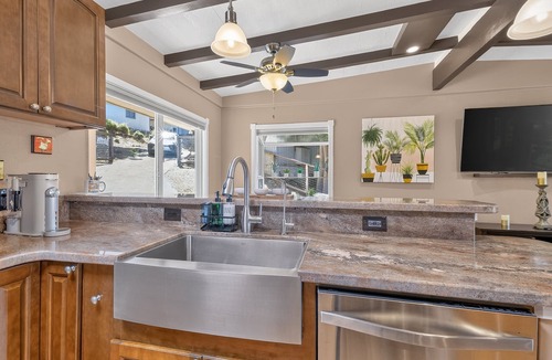 Soda Bay House | NEW! Quiet Haven Near Clear Lake - Full Kitchen
