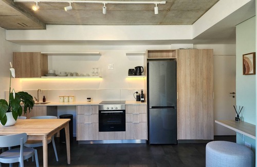 Sea Point Apartment | New Seapoint 1-Bed with Sweeping Mountain Views