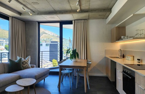 Sea Point Apartment | New Seapoint 1-Bed with Sweeping Mountain Views