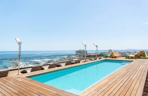 Sea Point Apartment | New Studio Apartment Braai and Pool Deck