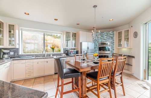 Dillon Beach House | NEW! Yacht Club | 4BR Retreat | Hot Tub, Panoramic Views & Pet Friendly