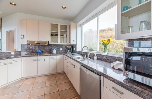 Dillon Beach House | NEW! Yacht Club | 4BR Retreat | Hot Tub, Panoramic Views & Pet Friendly