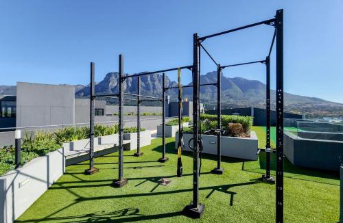 Claremont Apartment | Newlands Peak Modern 1BR - Pool Gym Workspaces