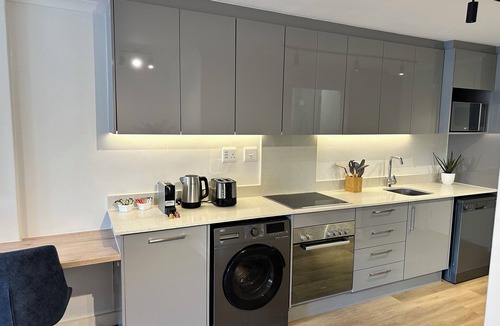 Claremont Apartment | Newlands Peak Studio Apartment
