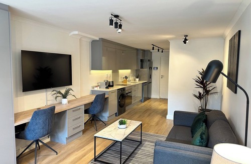 Claremont Apartment | Newlands Peak Studio Apartment